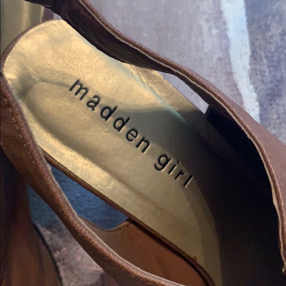 Heels - Picture 3 of 3